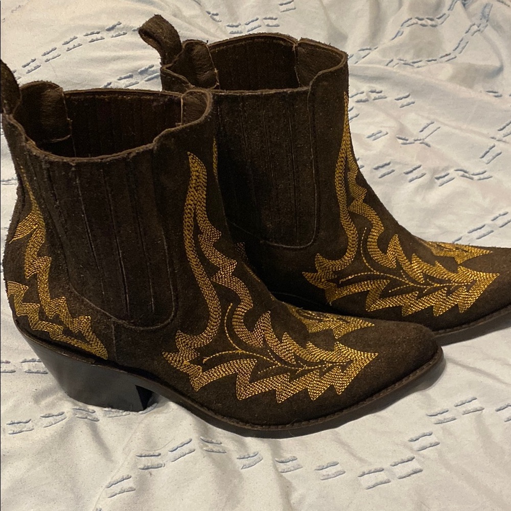 NWOT Liberty Black Embroidered Western Ankle Boots